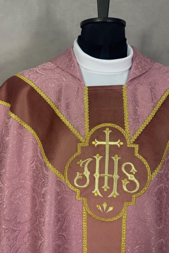 Chasuble 217 with a collar