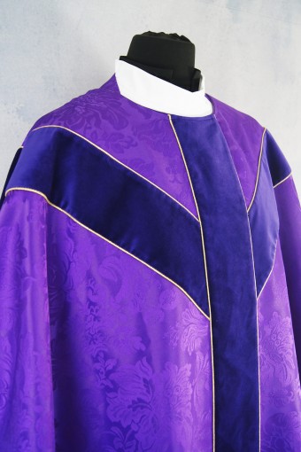 A set of 4 traditional semi-gothic chasubles 245
