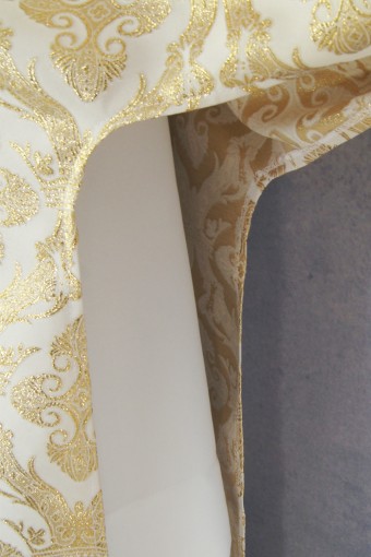 Dalmatic 329 "John the Baptist" - golden crowns