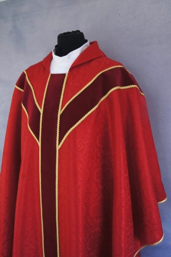 Chasuble 217a with a collar